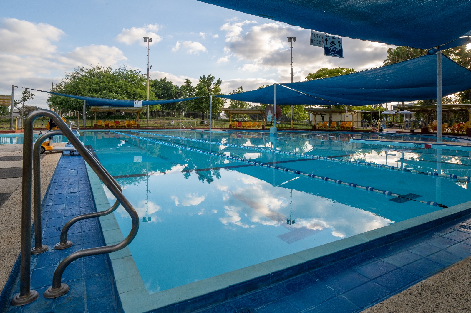 בריכה אורחן כפר מסריק