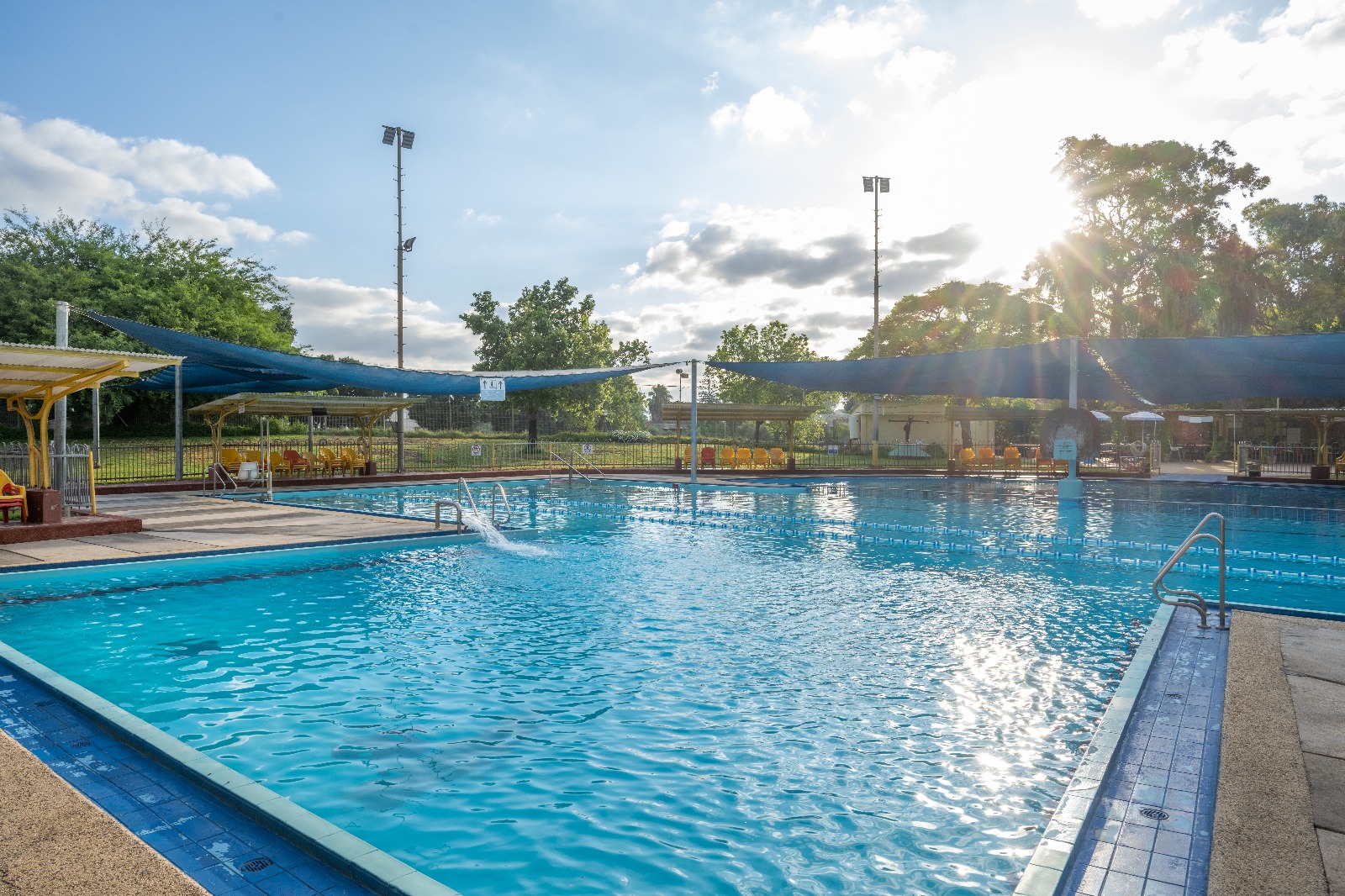 בריכה כפר הנופש כבר מסריק